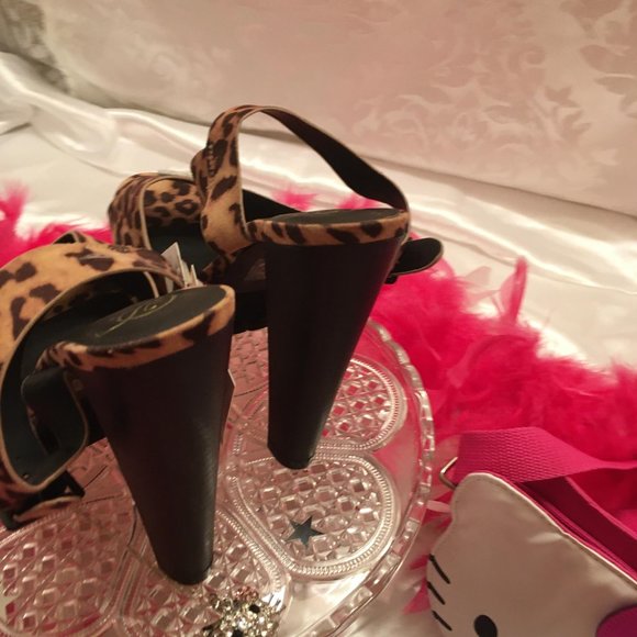 ADORABLE velvet paltform and matching chocker with crystal details ! - Picture 11 of 12